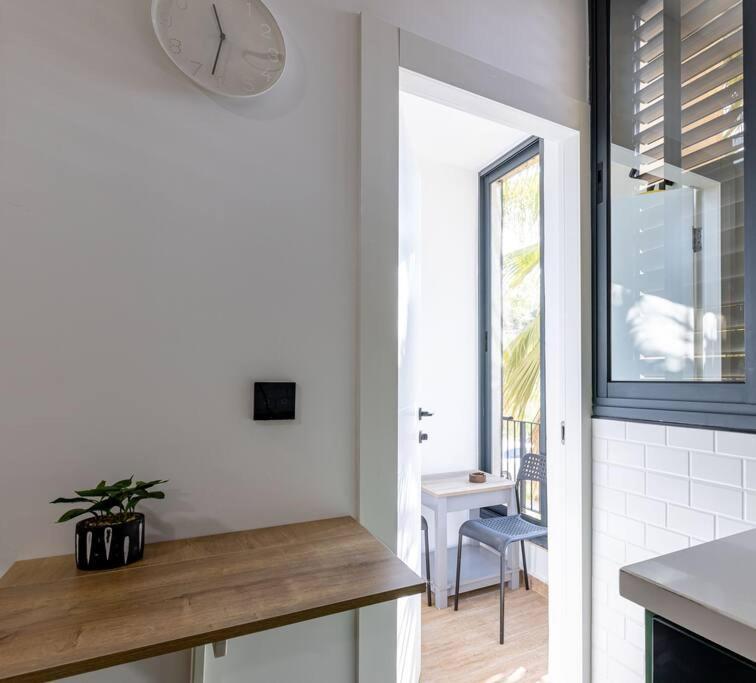Unique Central Old Town Studio Apartment 비어시바 외부 사진
